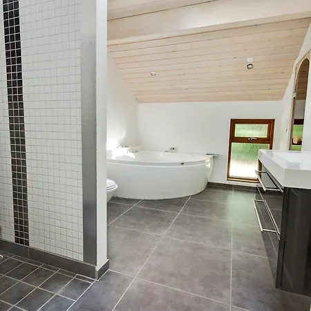 Two-bedroom Holiday In * Hals