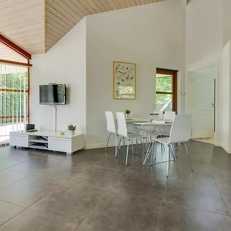 Two-bedroom Holiday In * Hals